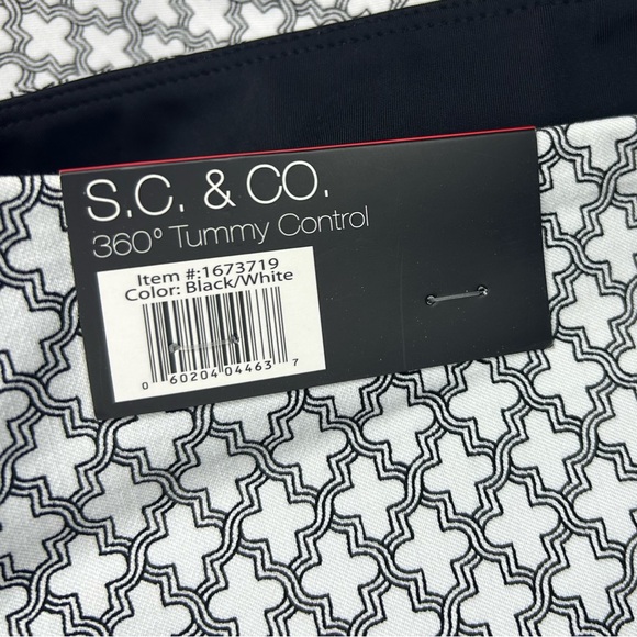 S.C. & C.O. Tummy Control Black & White Geometric Print Skort Women’s Size M - Picture 8 of 11